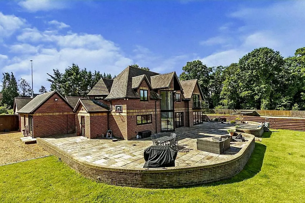The Pines Villa Saint Leonards